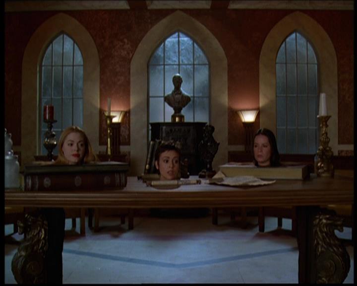 Charmed-Online-dot-614TheLegendOftheSleepyHalliwell2048.jpg