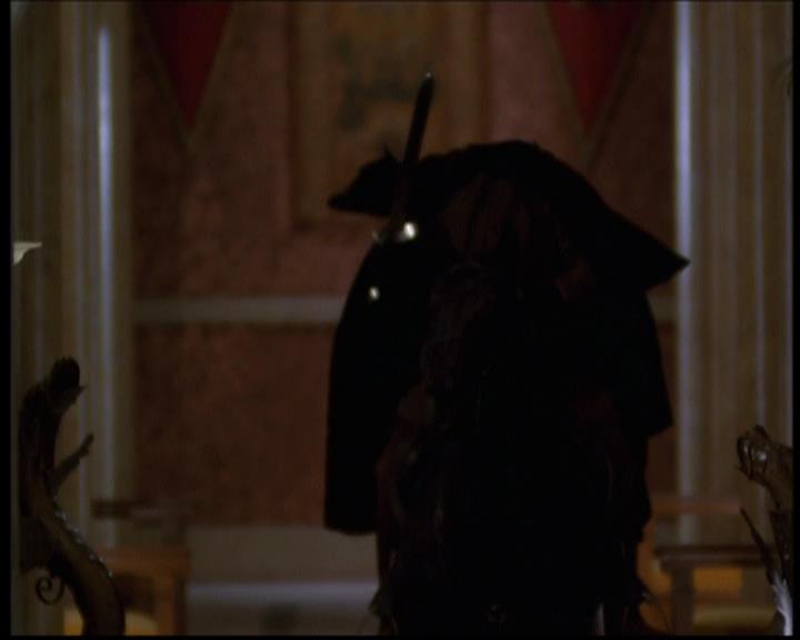 Charmed-Online-dot-614TheLegendOftheSleepyHalliwell2070.jpg