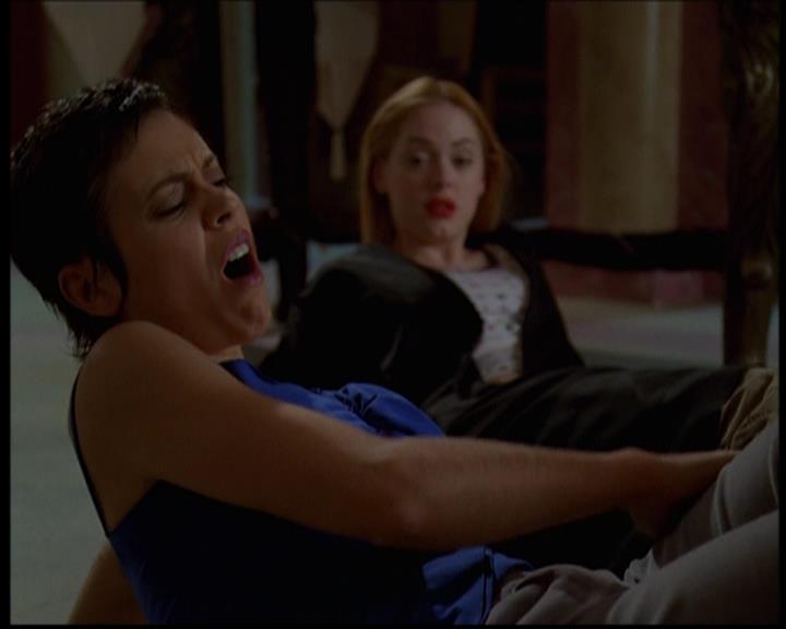 Charmed-Online-dot-614TheLegendOftheSleepyHalliwell2090.jpg