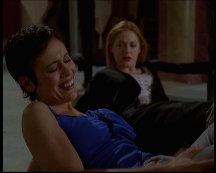 Charmed-Online-dot-614TheLegendOftheSleepyHalliwell2091.jpg