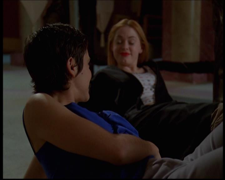 Charmed-Online-dot-614TheLegendOftheSleepyHalliwell2094.jpg
