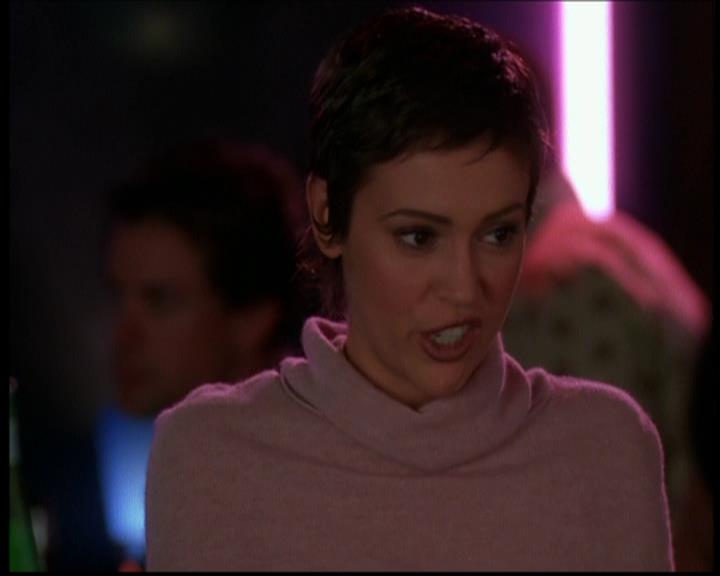 Charmed-Online-dot-614TheLegendOftheSleepyHalliwell2311.jpg