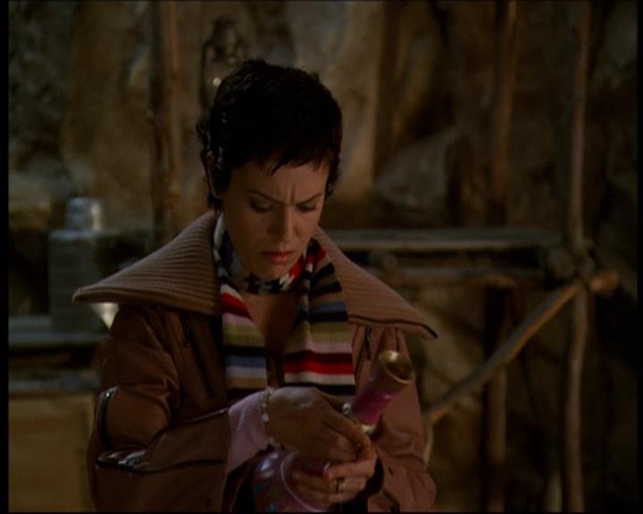 Charmed-Online-dot-615IDreamOfPhoebe0219.jpg