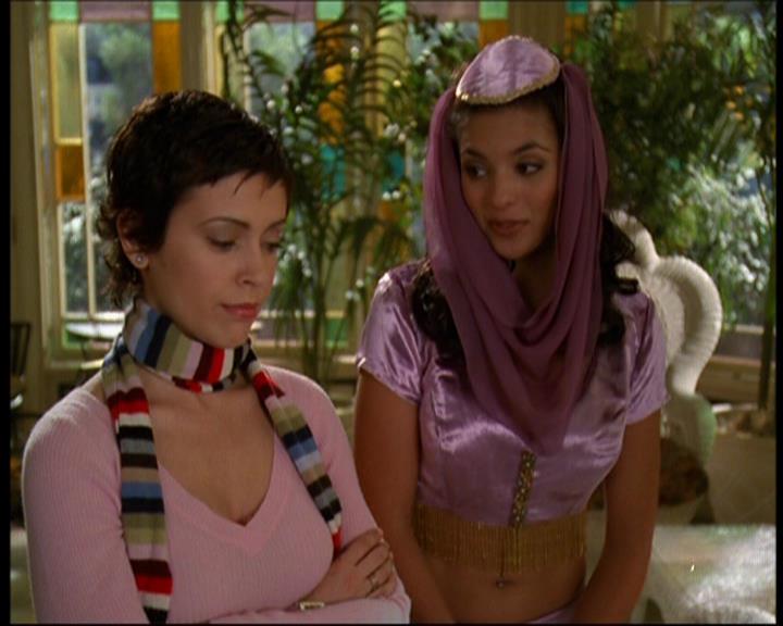 Charmed-Online-dot-615IDreamOfPhoebe0353.jpg