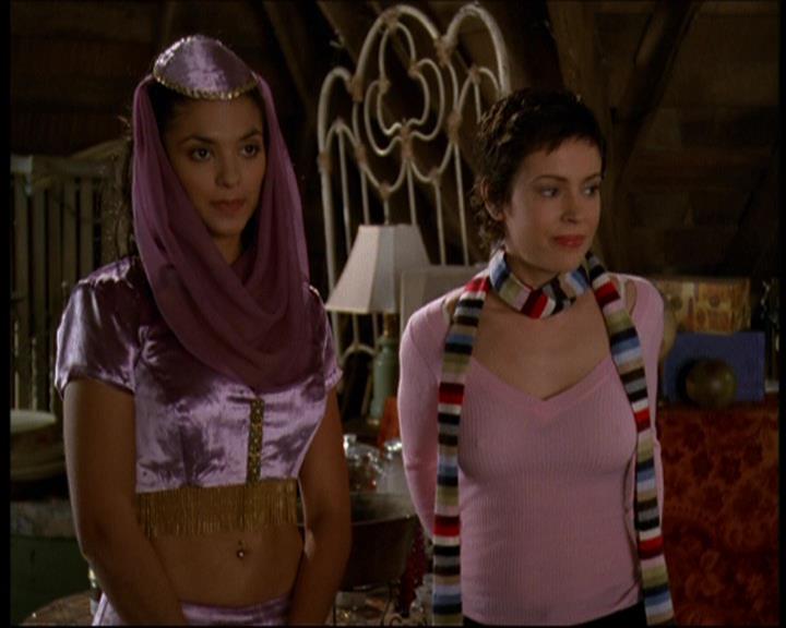 Charmed-Online-dot-615IDreamOfPhoebe0789.jpg