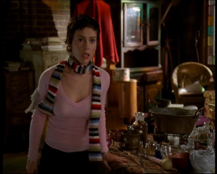 Charmed-Online-dot-615IDreamOfPhoebe0869.jpg