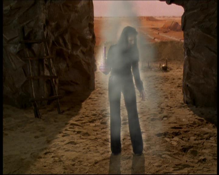 Charmed-Online-dot-615IDreamOfPhoebe2046.jpg