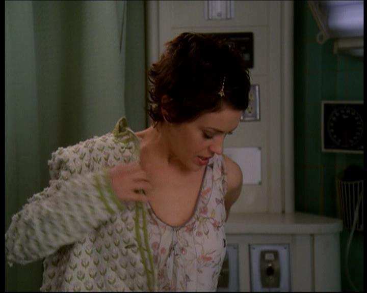 Charmed-Online-dot-616TheCourtshipOfWyattsFather1027.jpg Charmed-Online-dot-616TheCourtshipOfWyattsFather1027.jpg