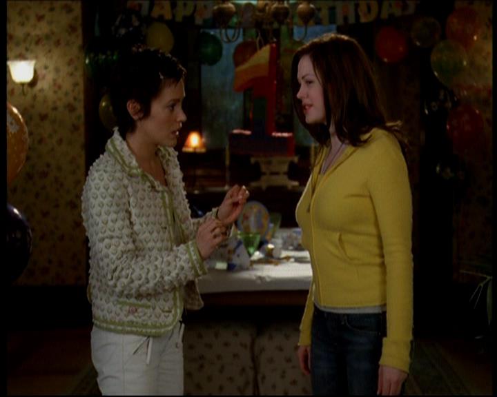 Charmed-Online-dot-616TheCourtshipOfWyattsFather1214.jpg Charmed-Online-dot-616TheCourtshipOfWyattsFather1214.jpg