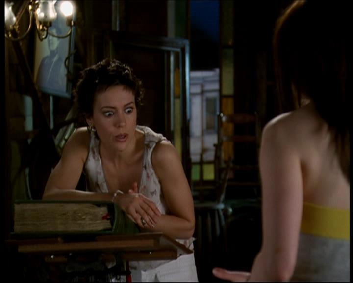 Charmed-Online-dot-616TheCourtshipOfWyattsFather1243.jpg Charmed-Online-dot-616TheCourtshipOfWyattsFather1243.jpg