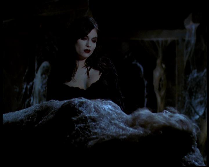 Charmed-Online-dot-618SpinCity0425.jpg