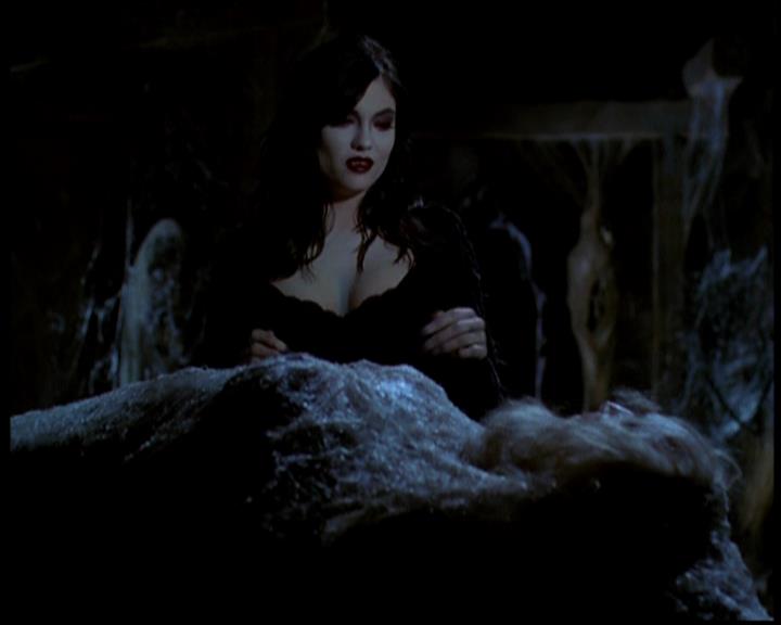Charmed-Online-dot-618SpinCity0471.jpg