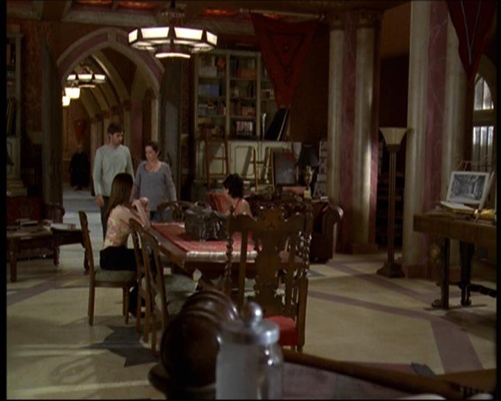 Charmed-Online-dot-net_621WitchWars0038.jpg