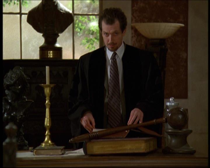 Charmed-Online-dot-net_621WitchWars0052.jpg