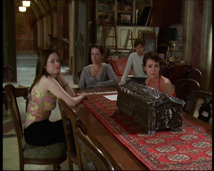 Charmed-Online-dot-net_621WitchWars0097.jpg Charmed-Online-dot-net_621WitchWars0097.jpg