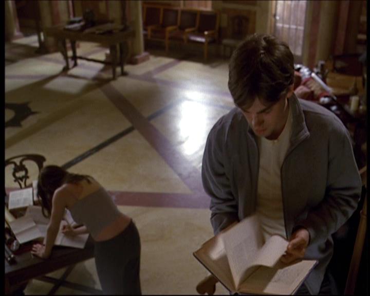 Charmed-Online-dot-net_622ItsABadBadBadBadWorldPart1-0005.jpg
