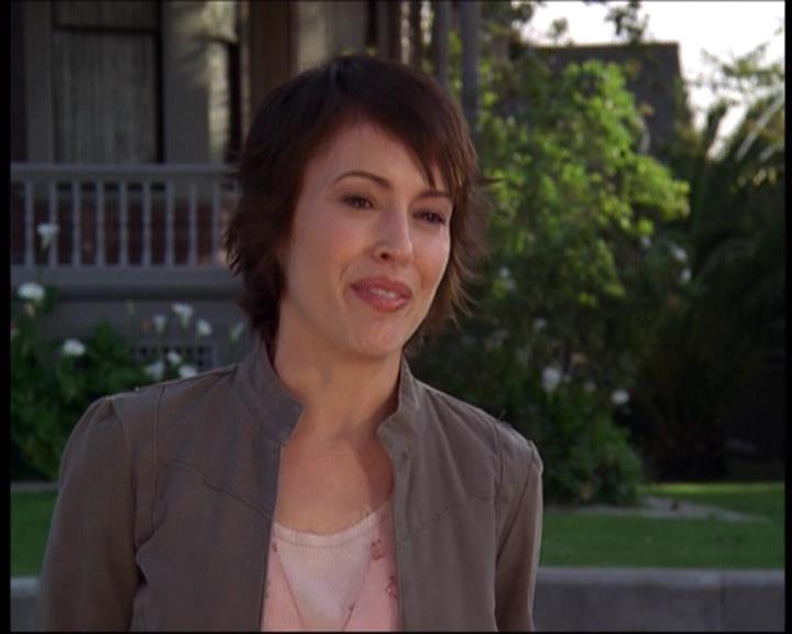 Charmed-Online-dot-net_622ItsABadBadBadBadWorldPart1-0259.jpg
