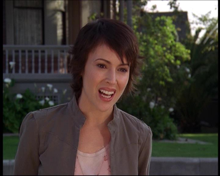 Charmed-Online-dot-net_622ItsABadBadBadBadWorldPart1-0260.jpg