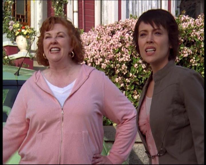 Charmed-Online-dot-net_622ItsABadBadBadBadWorldPart1-0277.jpg