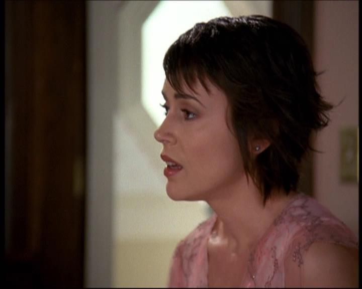 Charmed-Online-dot-net_622ItsABadBadBadBadWorldPart1-0363.jpg