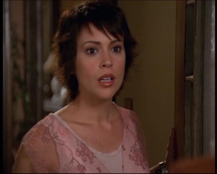 Charmed-Online-dot-net_622ItsABadBadBadBadWorldPart1-0375.jpg