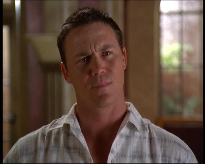 Charmed-Online-dot-net_622ItsABadBadBadBadWorldPart1-0506.jpg