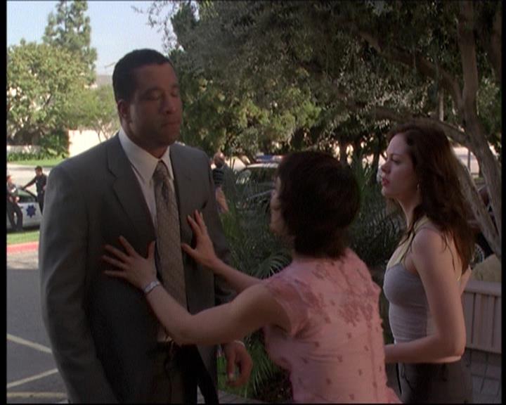 Charmed-Online-dot-net_622ItsABadBadBadBadWorldPart1-0686.jpg