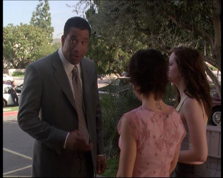 Charmed-Online-dot-net_622ItsABadBadBadBadWorldPart1-0701.jpg