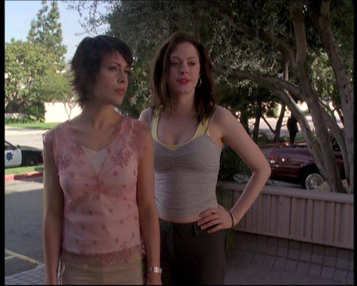 Charmed-Online-dot-net_622ItsABadBadBadBadWorldPart1-0723.jpg