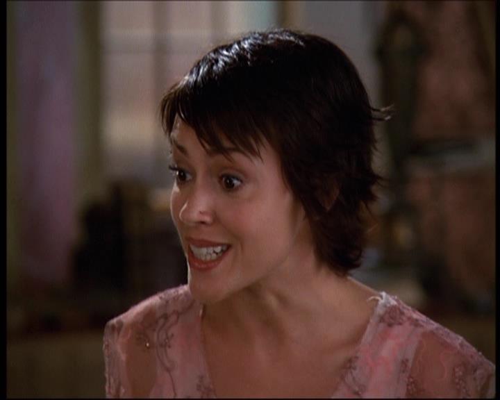 Charmed-Online-dot-net_622ItsABadBadBadBadWorldPart1-0788.jpg