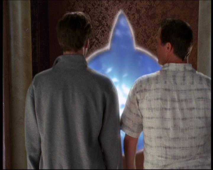 Charmed-Online-dot-net_622ItsABadBadBadBadWorldPart1-0865.jpg