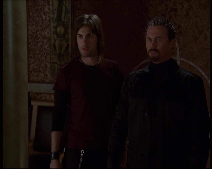 Charmed-Online-dot-net_622ItsABadBadBadBadWorldPart1-0907.jpg