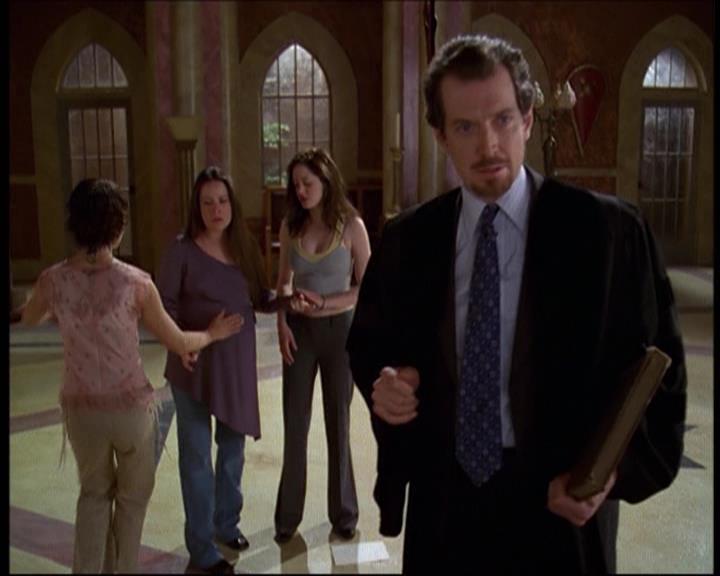 Charmed-Online-dot-net_622ItsABadBadBadBadWorldPart1-0936.jpg