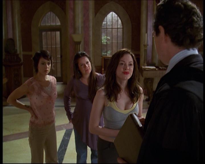 Charmed-Online-dot-net_622ItsABadBadBadBadWorldPart1-0979.jpg