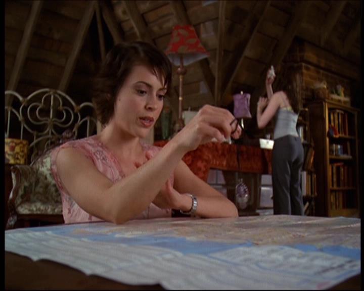 Charmed-Online-dot-net_622ItsABadBadBadBadWorldPart1-1102.jpg