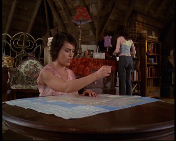 Charmed-Online-dot-net_622ItsABadBadBadBadWorldPart1-1109.jpg
