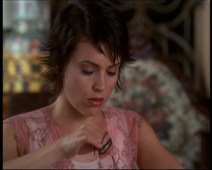 Charmed-Online-dot-net_622ItsABadBadBadBadWorldPart1-1115.jpg