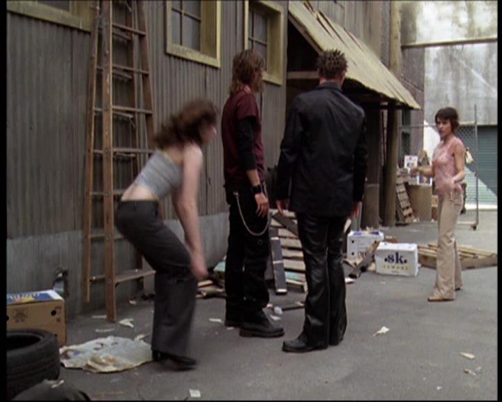 Charmed-Online-dot-net_622ItsABadBadBadBadWorldPart1-1198.jpg