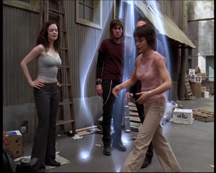 Charmed-Online-dot-net_622ItsABadBadBadBadWorldPart1-1210.jpg