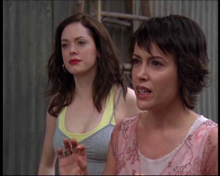 Charmed-Online-dot-net_622ItsABadBadBadBadWorldPart1-1214.jpg