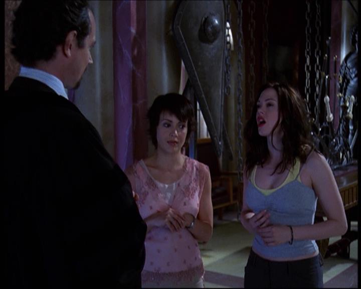 Charmed-Online-dot-net_622ItsABadBadBadBadWorldPart1-1481.jpg