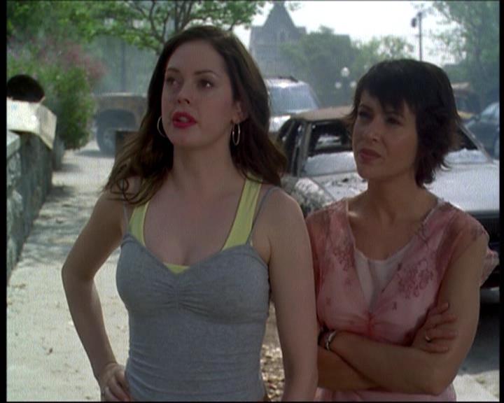 Charmed-Online-dot-net_622ItsABadBadBadBadWorldPart1-1577.jpg