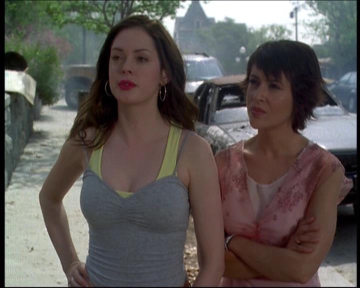 Charmed-Online-dot-net_622ItsABadBadBadBadWorldPart1-1578.jpg