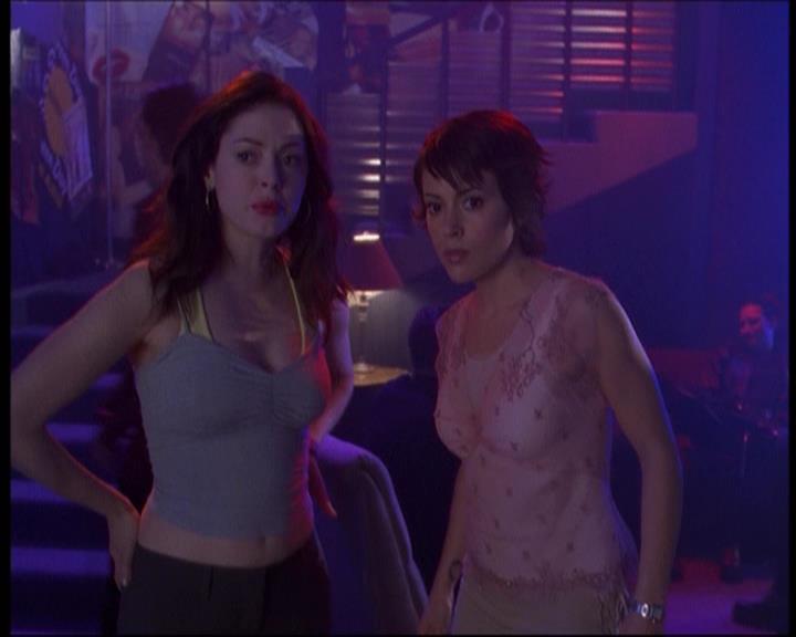 Charmed-Online-dot-net_622ItsABadBadBadBadWorldPart1-1678.jpg