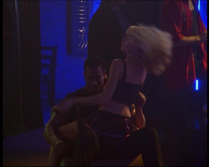 Charmed-Online-dot-net_622ItsABadBadBadBadWorldPart1-1681.jpg