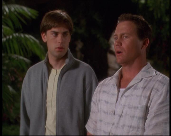 Charmed-Online-dot-net_622ItsABadBadBadBadWorldPart1-1812.jpg