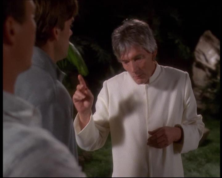 Charmed-Online-dot-net_622ItsABadBadBadBadWorldPart1-1868.jpg