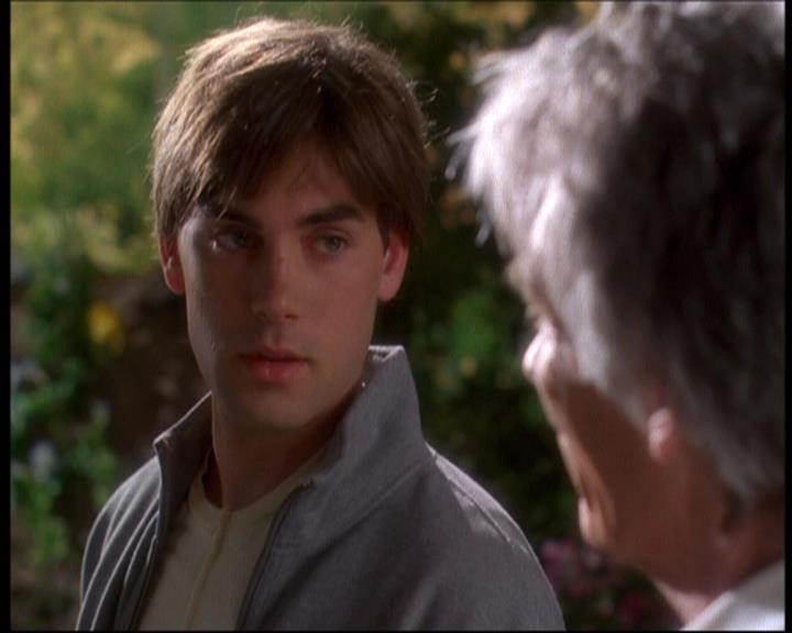 Charmed-Online-dot-net_622ItsABadBadBadBadWorldPart1-1889.jpg