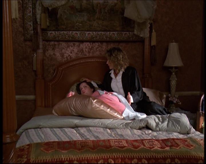 Charmed-Online-dot-net_622ItsABadBadBadBadWorldPart1-1900.jpg