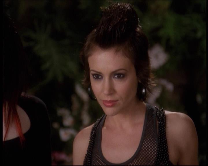 Charmed-Online-dot-net_622ItsABadBadBadBadWorldPart1-1942.jpg